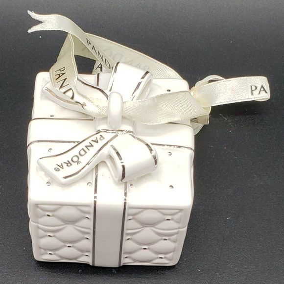 Pandora 2016 Porcelain White Silver Quilted Christmas Present Ornament - Picture 6 of 15